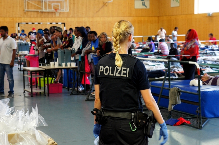 Flüchtlinge in einer Turnhalle — © Foto: Bundespolizei Symbolfoto
