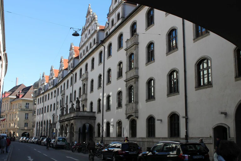 Burgstraße in München mit alten Gebäuden — © Burgstraße in München