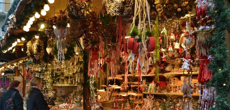 — © Der Christkindlmarkt auf dem Marienplatz in München