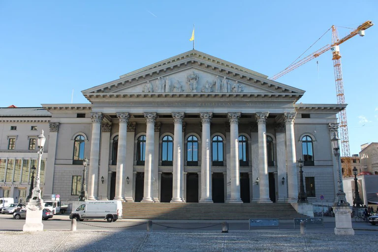 Staatsoper von vorne — © Bayerische Staatsoper