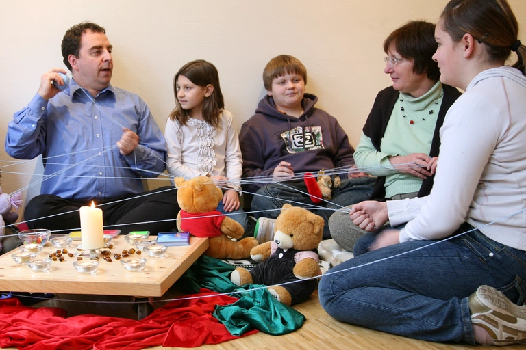 Ehrenamtliche Johanniter helfen Kindern ihre Trauer zu verarbeiten. Ende Januar startet nun eine neue Ausbildungsreihe für Trauerbegleiter. — © Ehrenamtliche Johanniter helfen Kindern ihre Trauer zu verarbeiten. Foto: Johanniter/Sascha Stolzenburg