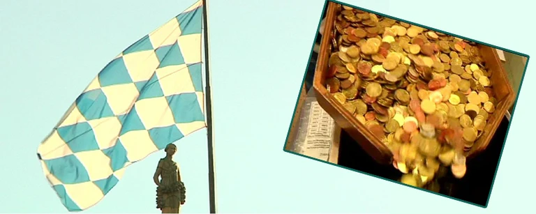 Bayernfahne und viele Münzen auf einem Bild — © Bayern größtes Geberland beim Länderfinanzausgleich