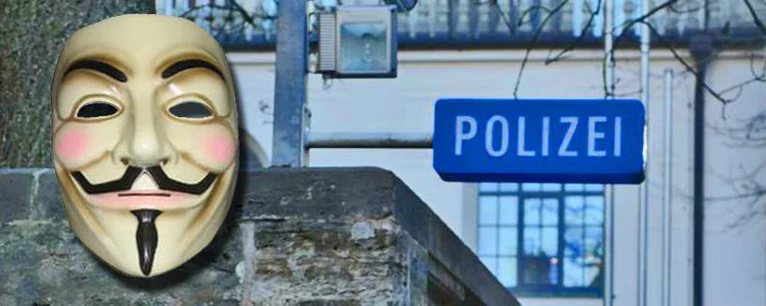 anonymus maske polizei — © Die Täter waren unter anderem mit „Anonymus Masken“ unterwegs.