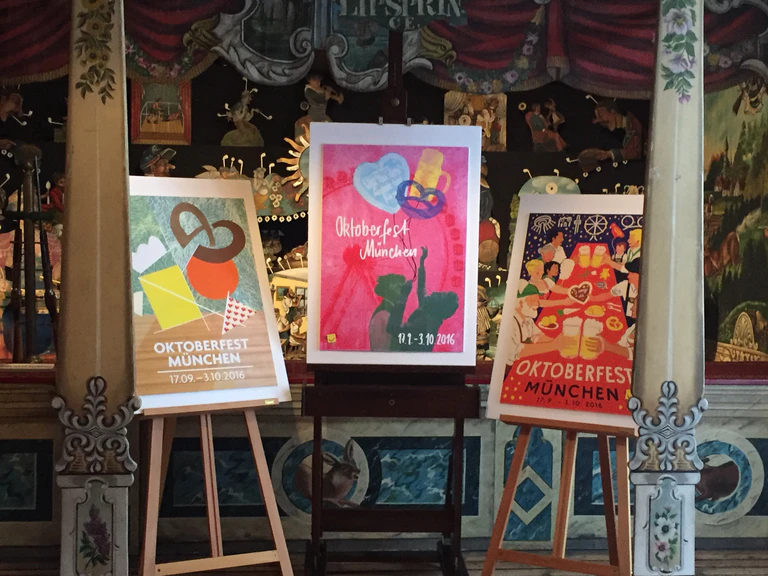 platz eins, zwei und drei der wiesnplakate 2016 nebeneinander — © Platz eins, zwei und drei der Wiesnplakate 2016