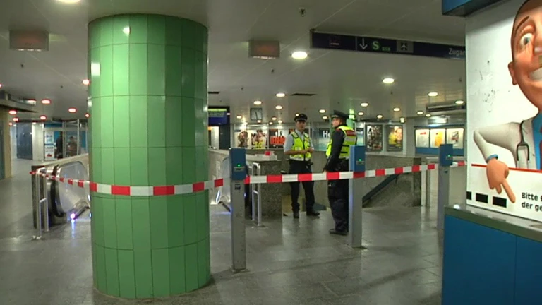 S-Bahn Haltestelle Sperrung wegen Störung auf Stammstrecke — © Auch die Zugänge zur S-Bahn wurden zeitweise abgesperrt - Symbolfoto