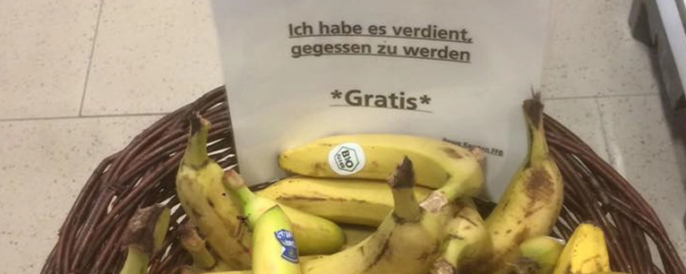 rewe ffb verschenkt bananen — © <a href="https://www.facebook.com/rewekersten/?fref=ts" target="_blank"> Foto: Rewe Fürstenfeldbruck </a>