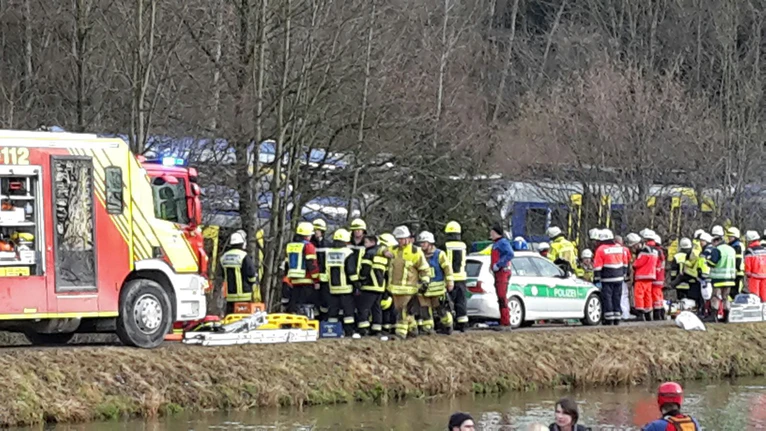 Bergungsarbeiten nach den Zugunglück in Bad Aibling
