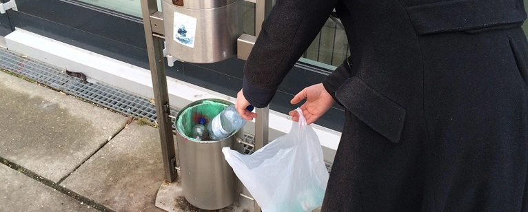 flaschensammler armut — © Durch Pfandflaschen verdienen sich auch in München viele Personen etwas dazu.