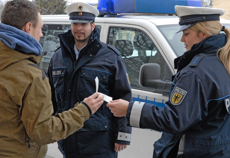 Symbolfoto einer Passkontrolle der Bundespolizei — © Bundespolizei