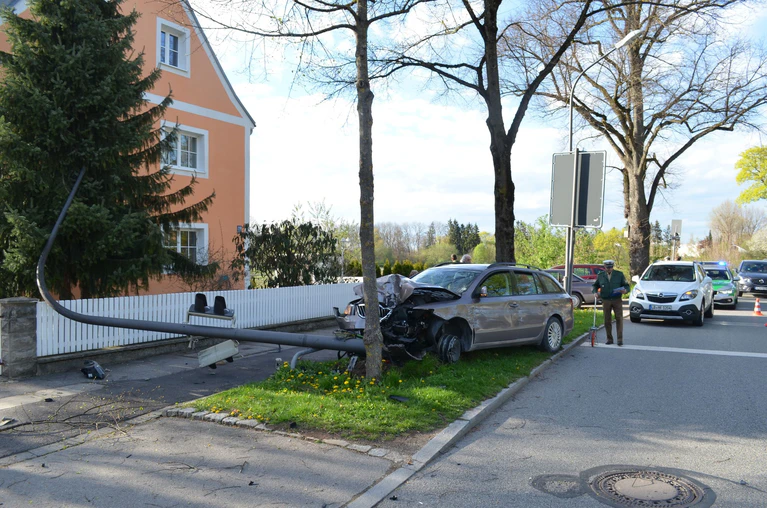 — © Aufgrund seiner Erkrankung verursachte ein 42-Jähriger einen Unfall.
