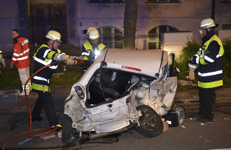 Laim: Schwerer Verkehrsunfall — © Berufsfeuerwehr München