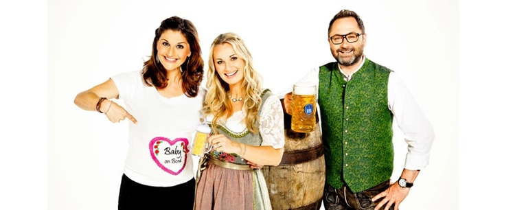  — © Die Wiesn-Moderatoren: Marion Schieder, Eva Grünbauer und Alex Onken - Foto: Dominik Münich