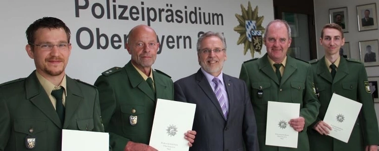 Vier Polizisten werden für Lebensrettung geehrt — © Foto: Polizei
