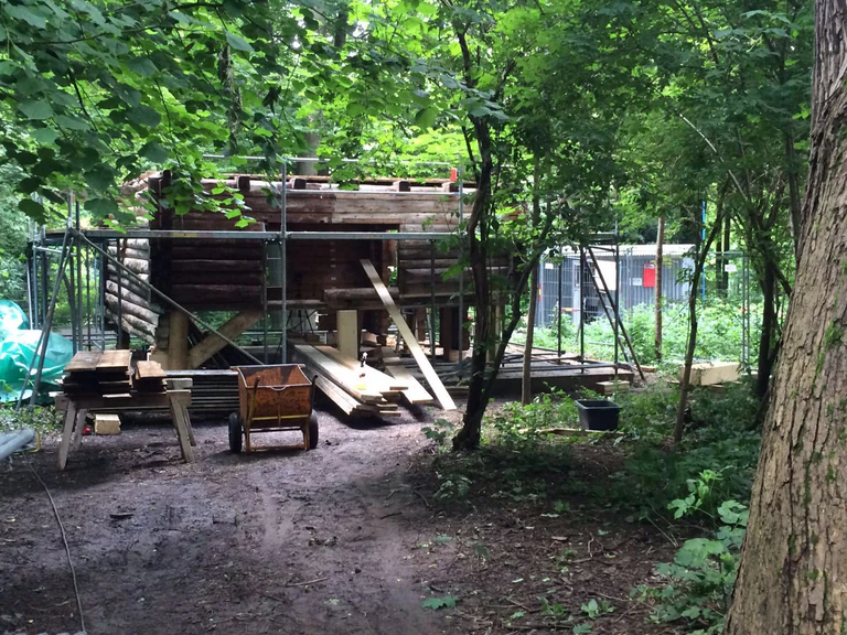 Wiederaufbau der Höllentalangerhütte in München