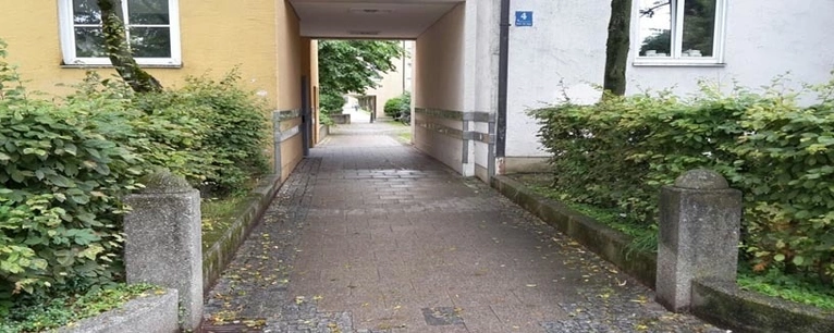 In diesem Hinterhof wurde ein 36-Jähriger von Jugendlichen attackiert. — © In diesem Hinterhof wurde der Mann von einem Anwohner gefunden.
