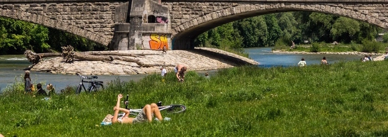 Ein perfekter Tag um an der Isar oder im Biergarten in München zu entspannen. — © Foto: Andy Ilmberger/ Fotolia.com