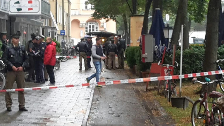 Messerangriff in der Elisabethstrasse in München-Schwabing - Polizei im Einsatz