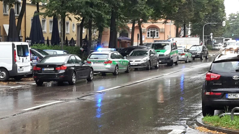 Messerangriff in der Elisabethstrasse in München-Schwabing - Polizei im Einsatz