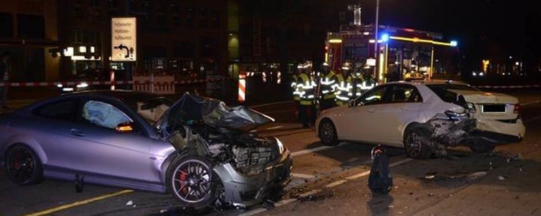 Unfall am Sendlinger Tor: Auto kracht gegen stehendes Taxi — © Foto: Polizei