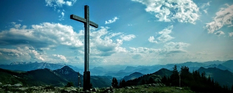 Gipfel-Kreuz auf dem Hochries — © Symbolfoto eines Gipfelkreuzes