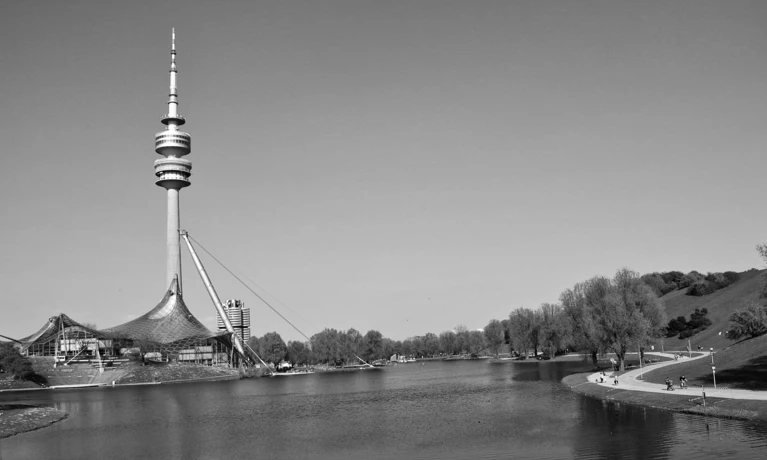 Olympiatrum, Olympiasee, Olympiapark — © Wunderschön, der Olympiapark. Foto: Zura aus München