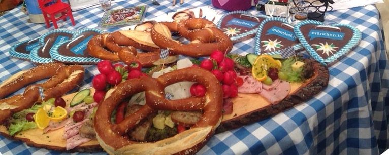 Oktoberfest, Wiesn, Brotzeit, Brotzeitbrettl, Brezel, München — © Die Münchner freuen sich auf ihre Wiesn - auch trotz Regen
