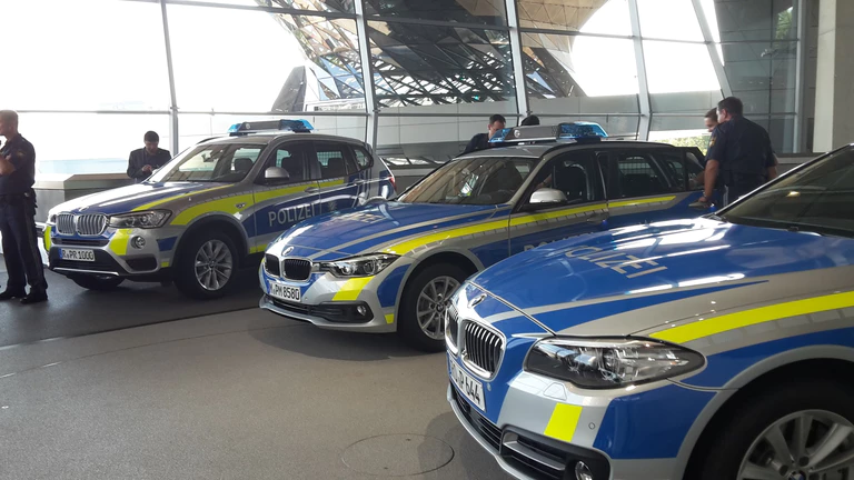 Polizeiwagen, Polizeiauto, blau, Bayern
