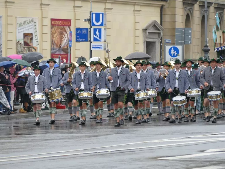 Oktoberfest 2016: Der Trachtenumzug