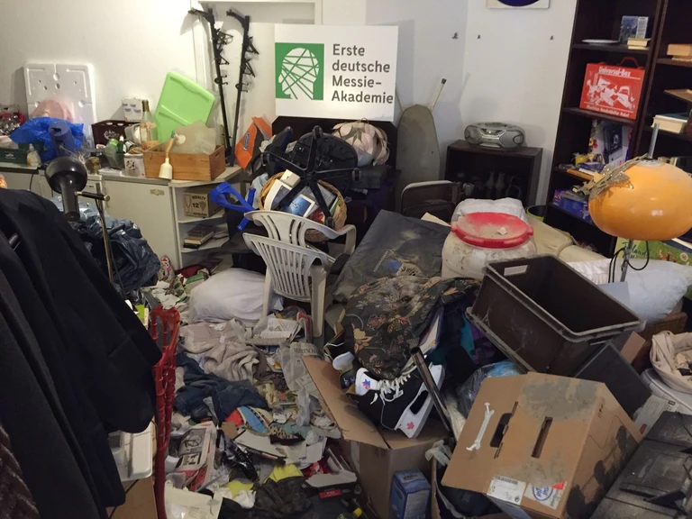 Eine zugemüllte Messiewohnung — © Geschätzt leben in Bayern rund 300.000 Messies