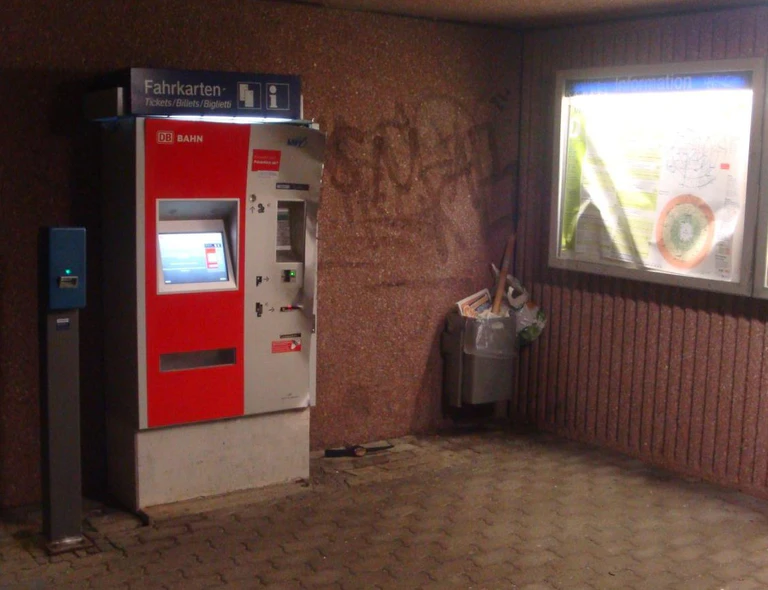 Der aufgebrochene Fahrkartenautomat. — © Foto: Bundespolizei