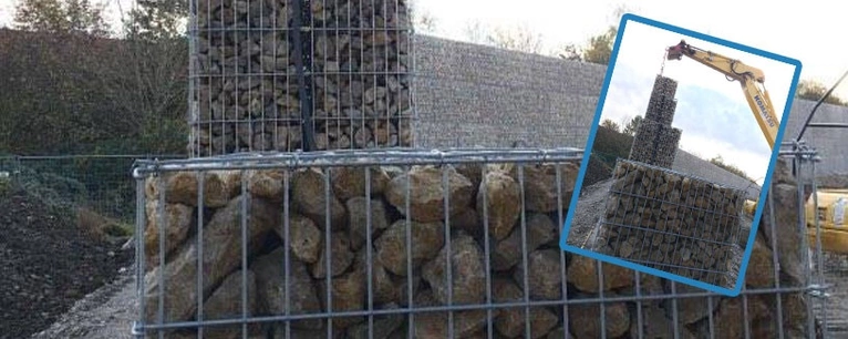 Die Mauer zwischen einem Flüchtlingsheim und einem Wohnviertel in Neuperlach.