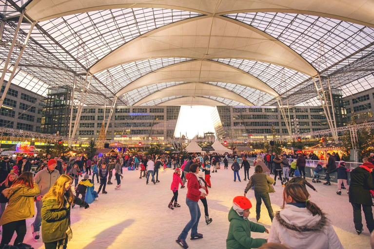 Weihnachtsmarkt im Forum des München Airport Centers (MAC) — © Bild: Flughafen München GmbH (FMG) 