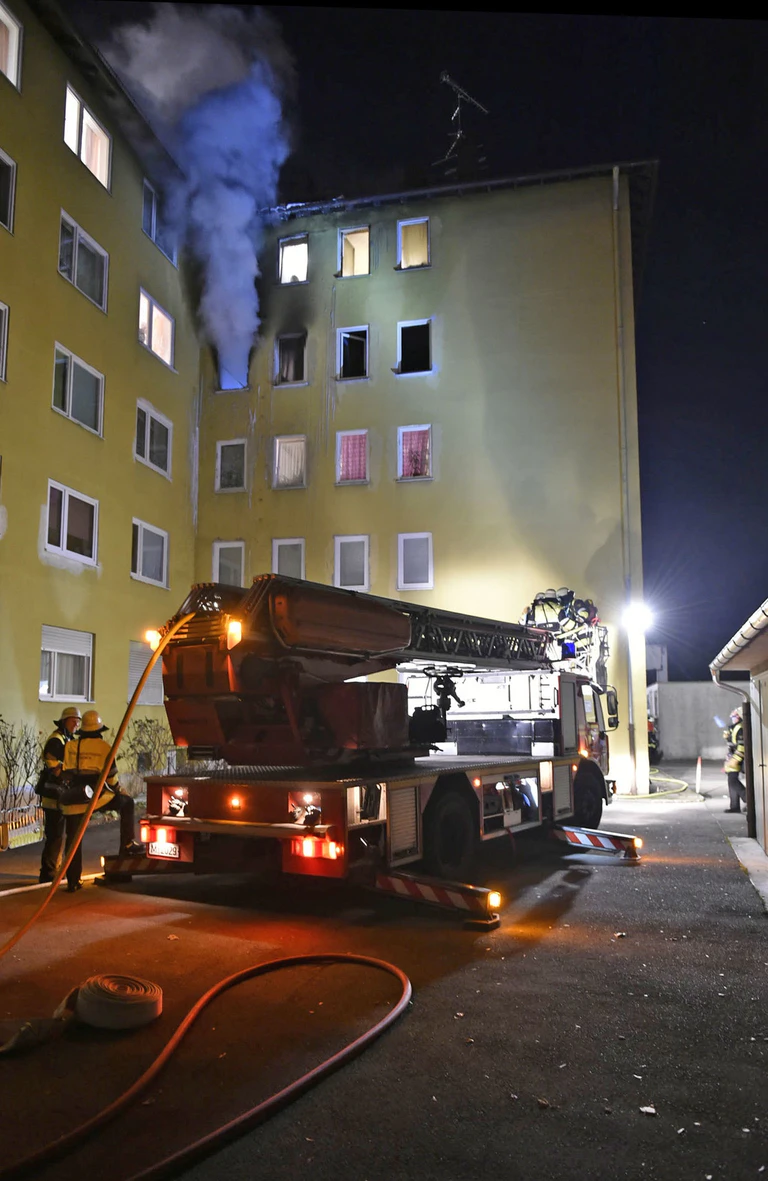 Der Brand in der Wohnung in Pasing. — © Foto: Berufsfeuerwehr München