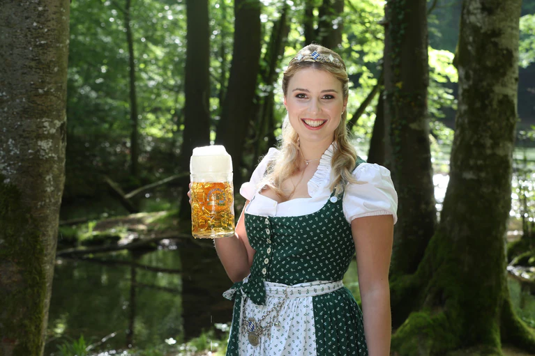 Die Bayerische Bierkönigin 2016/2017 — © „Bayerischer Brauerbund e. V.“