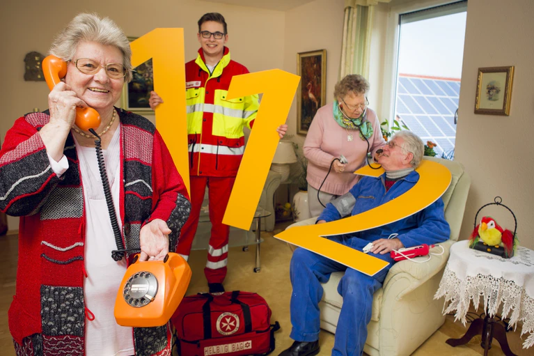 Wenn eine lebensbedrohliche Situation eintritt, muss in jedem Fall die 112 gewählt werden. — © Wenn eine lebensbedrohliche Situation eintritt, muss in jedem Fall die 112 gewählt werden. (Foto: Johanniter / Tobias Grosser)