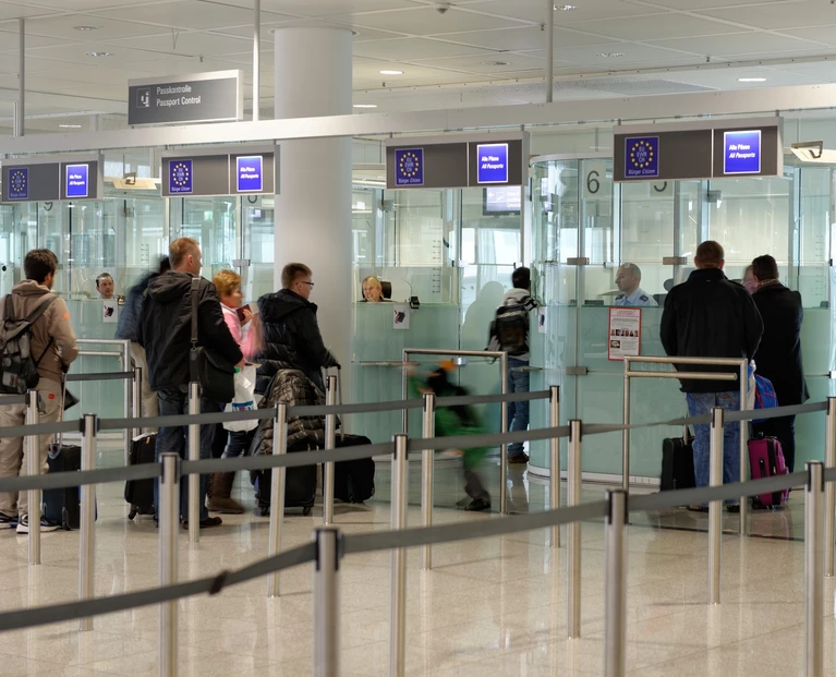 — © Einer der vielen Gründe für die Bundespolizei, Passkontrollen am Münchner Flughafen durchzuführen, ist auch das Verhindern von Kindesentziehungen. Foto: Bundespolizei