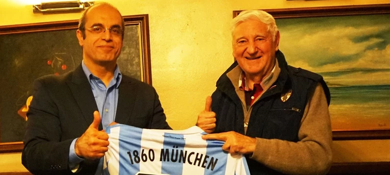 Ehrenkarte auf Lebenszeit für Petar Radi Radenkovic — © Rechte: TSV 1860 München