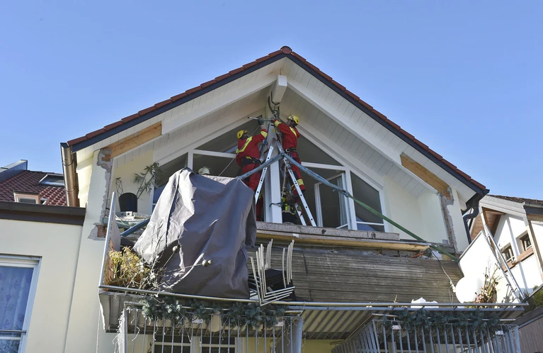 Balkon bricht ab — © Foto: Berufsfeuerwehr München