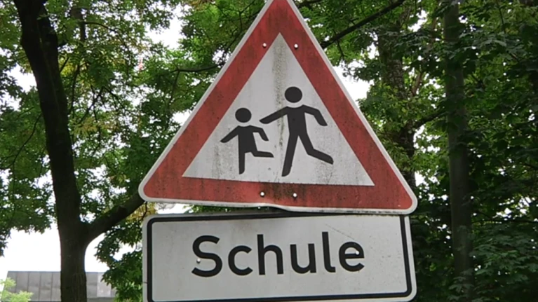 Warndreieck Schule