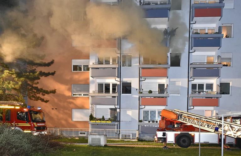 Hochhausbrand in der Nusselstraße in Pasing — © Foto: Berufsfeuerwehr München