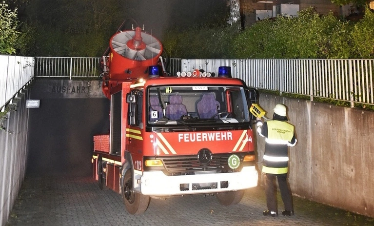 Feuer in Tiefgarage am Stiftsbogen — © Feuerwehr München