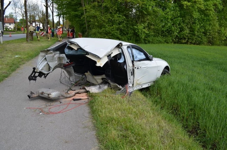 Vorderer Teil eines PKW nach schwerem Unfall — © Foto: Bundespolizei