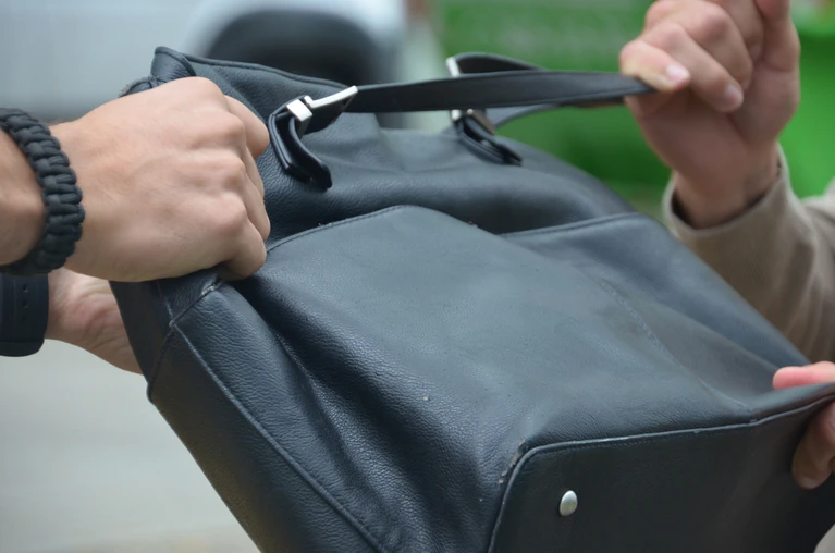Handtaschen Raub — © Symbolfoto