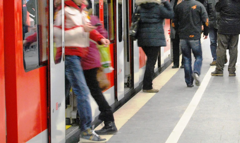 S-Bahn Aus- und Einstieg — © Foto: Bundespolizei