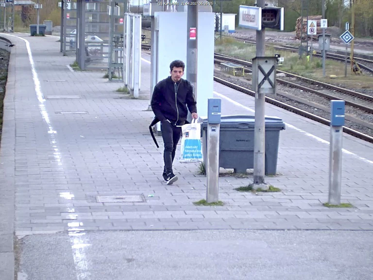 Täter auf dem Bahnsteig bei der S7 — © Bundespolizei