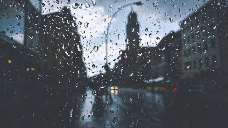 Das Regenwetter in der Stadt