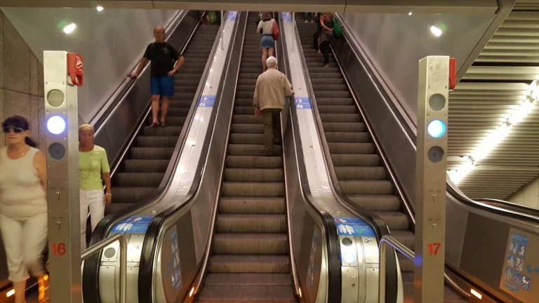 rolltreppe, ubahn, mvv — © Symbolbild