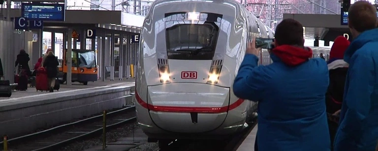 Ein neuer ICE im Münchner Hauptbahnhof