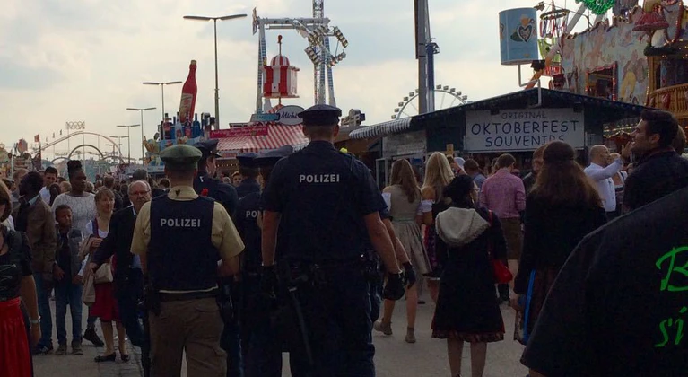 Einsatzkräfte der Polizei auf dem Oktoberfest