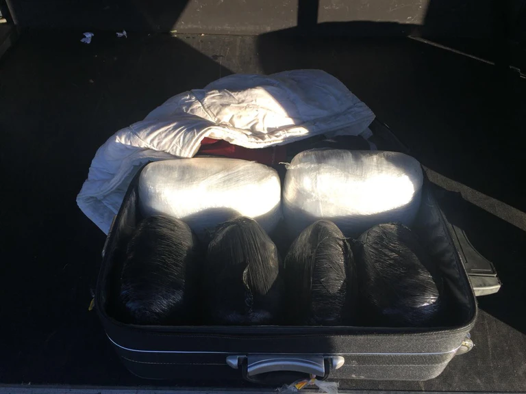 Der durchsuchte Koffer enthielt 6 Kilo Marihuana — © Foto: Bundespolizei
